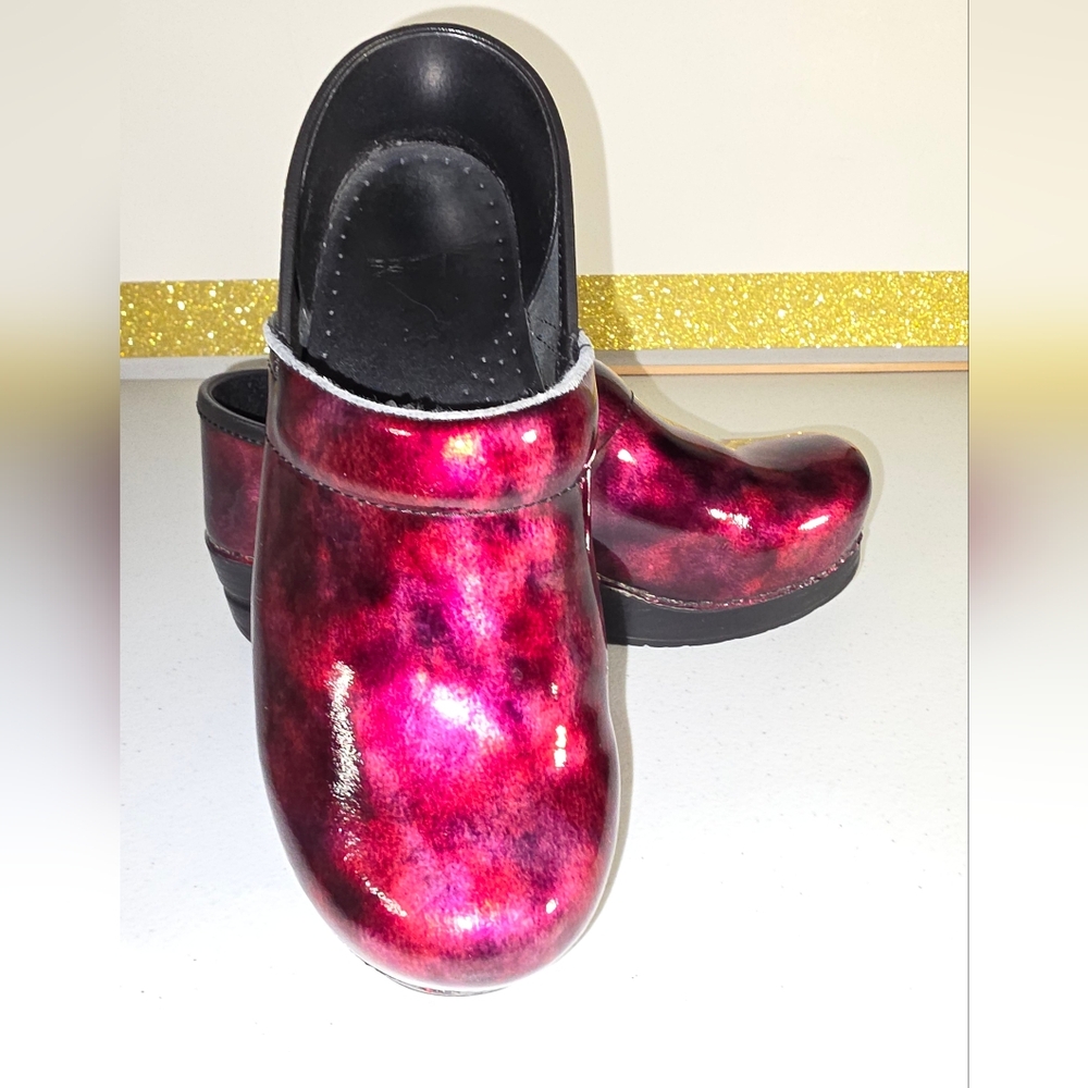 Dansko Professional clogs red black marble patent leather finish size 38 (7.5) * - Picture 1 of 16